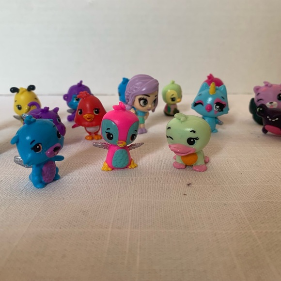 HATCHIMALS Lot of assorted Hatchimals plus 2 Shopkins - Picture 3 of 4